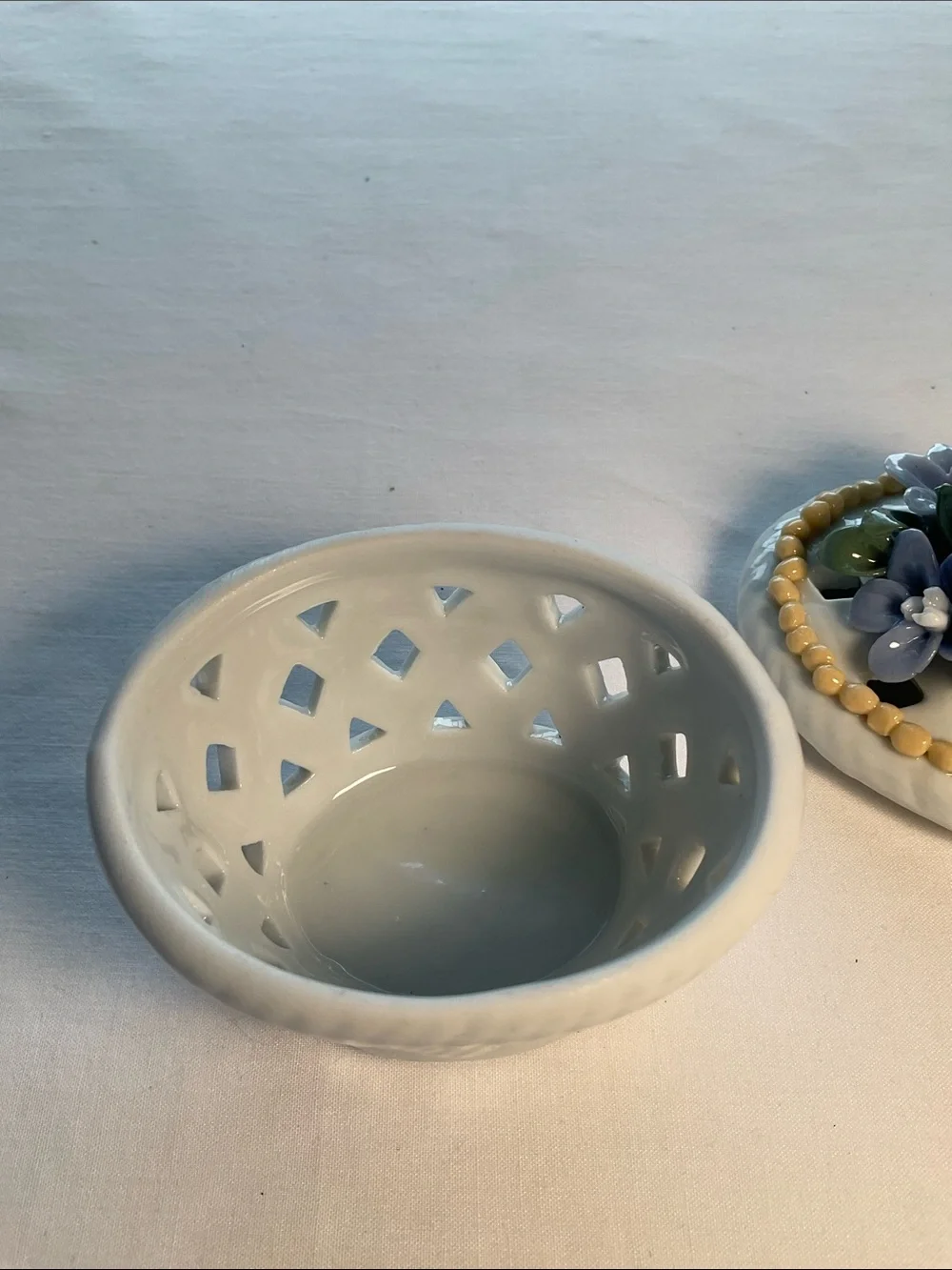 N/A delicate porcelain